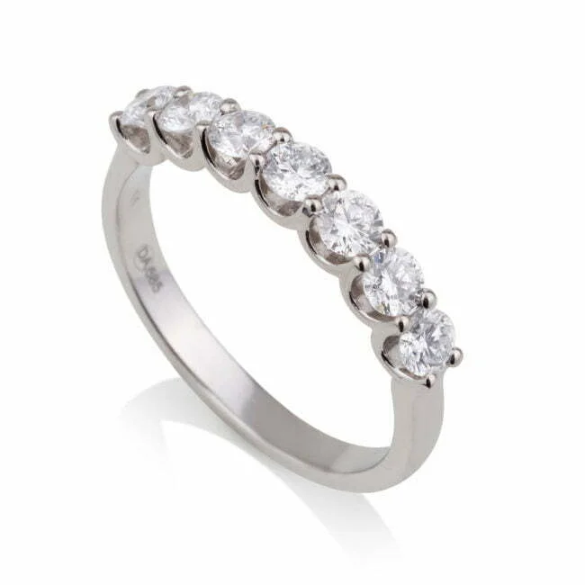 טבעת פס יהלומים עם שבעה יהלומים מזהב לבן