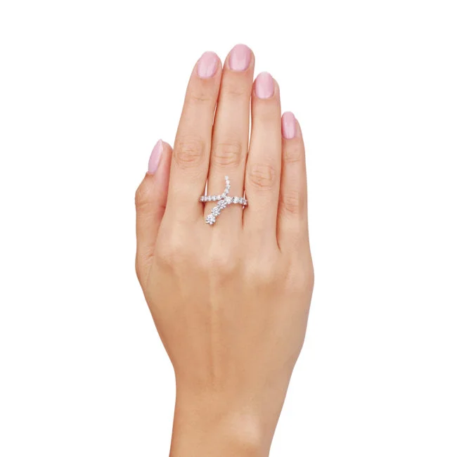 טבעת SNAKE מזהב לבן משובצת ביהלומים