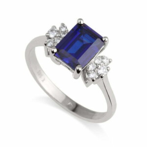 טבעת וינטג' עם יהלומים ואבן חן כחולה