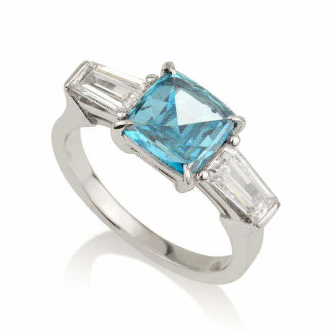 טבעת עם יהלום כחול