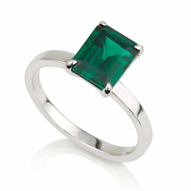 טבעת זהב עם אבן חן בצבע ירוק