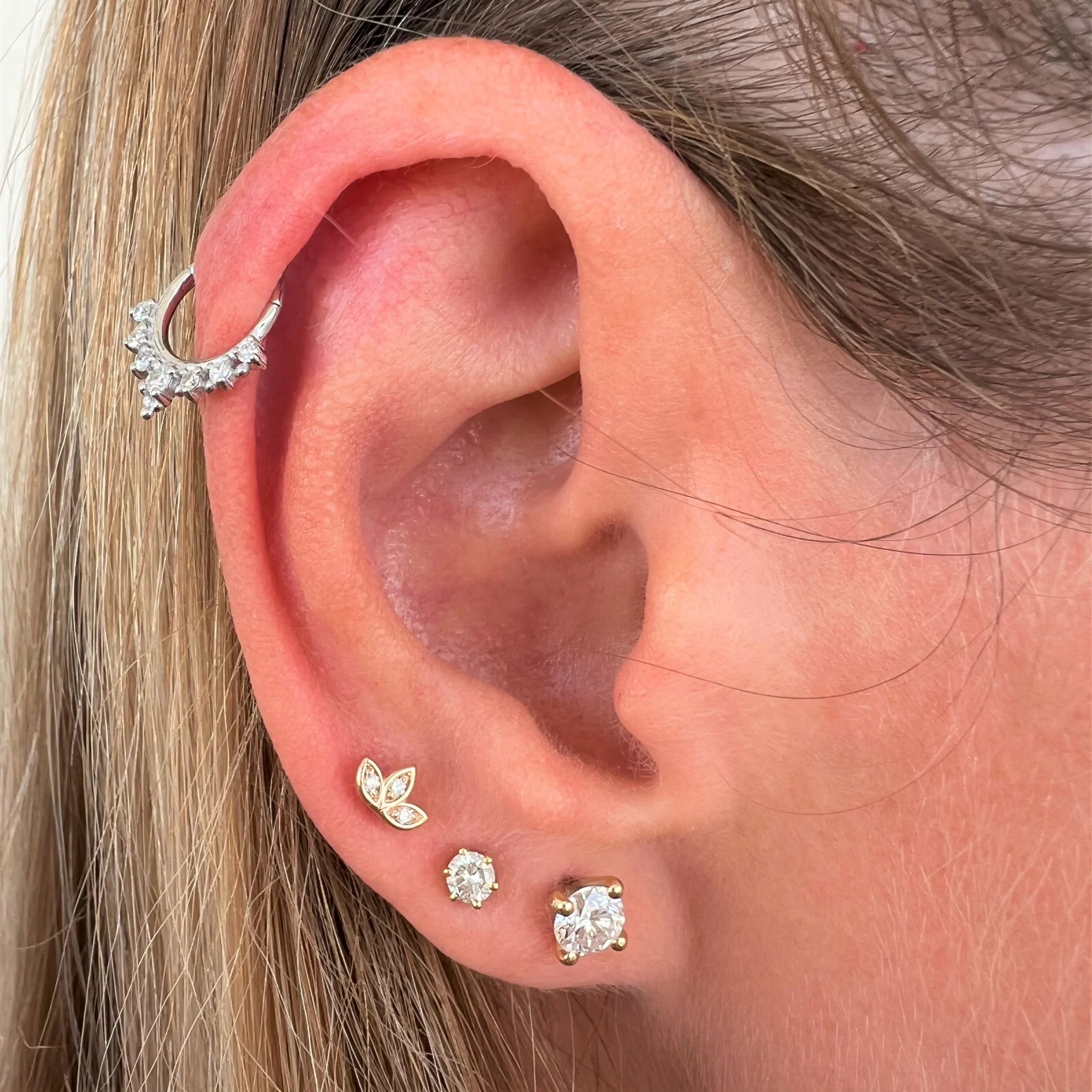 עגיל פירסינג trio מזהב לבן ויהלומים