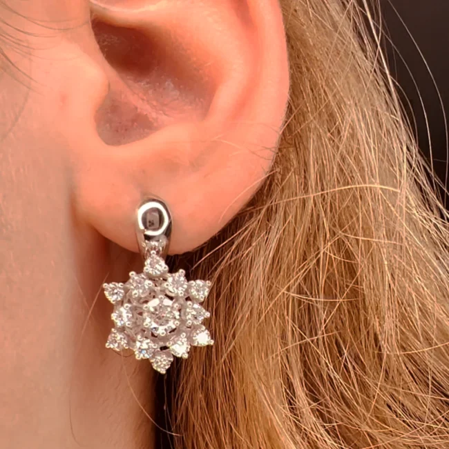 עגילי פרח יהלומים