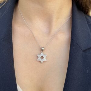 שרשרת זהב עם תליון מגן דוד משובץ יהלומים