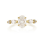 טבעת אירוסין אובל מרקיזה מזהב צהוב משובצת יהלומים