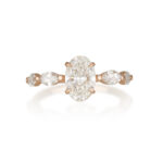 טבעת אירוסין אובל מרקיזה מזהב אדום משובצת יהלומים