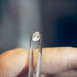 תעשיית היהלומים הטבעיים בצרות עקב התחזקות יהלומי המעבדה