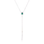 שרשרת מיקה בזהב לבן עם אבן אמרלד ירוקה ויהלומים