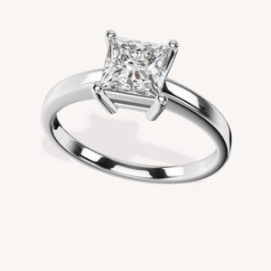 טבעת יהלום יחיד- סוליטר פרינסס מזהב לבן עם יהלום מעבדה
