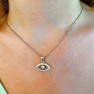 שרשראות זהב עם עין ויהלומים: השילוב המושלם בין יוקרה והגנה