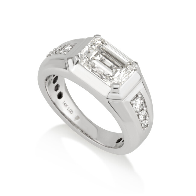 טבעת KING EMERALD בזהב לבן משובצת יהלומים