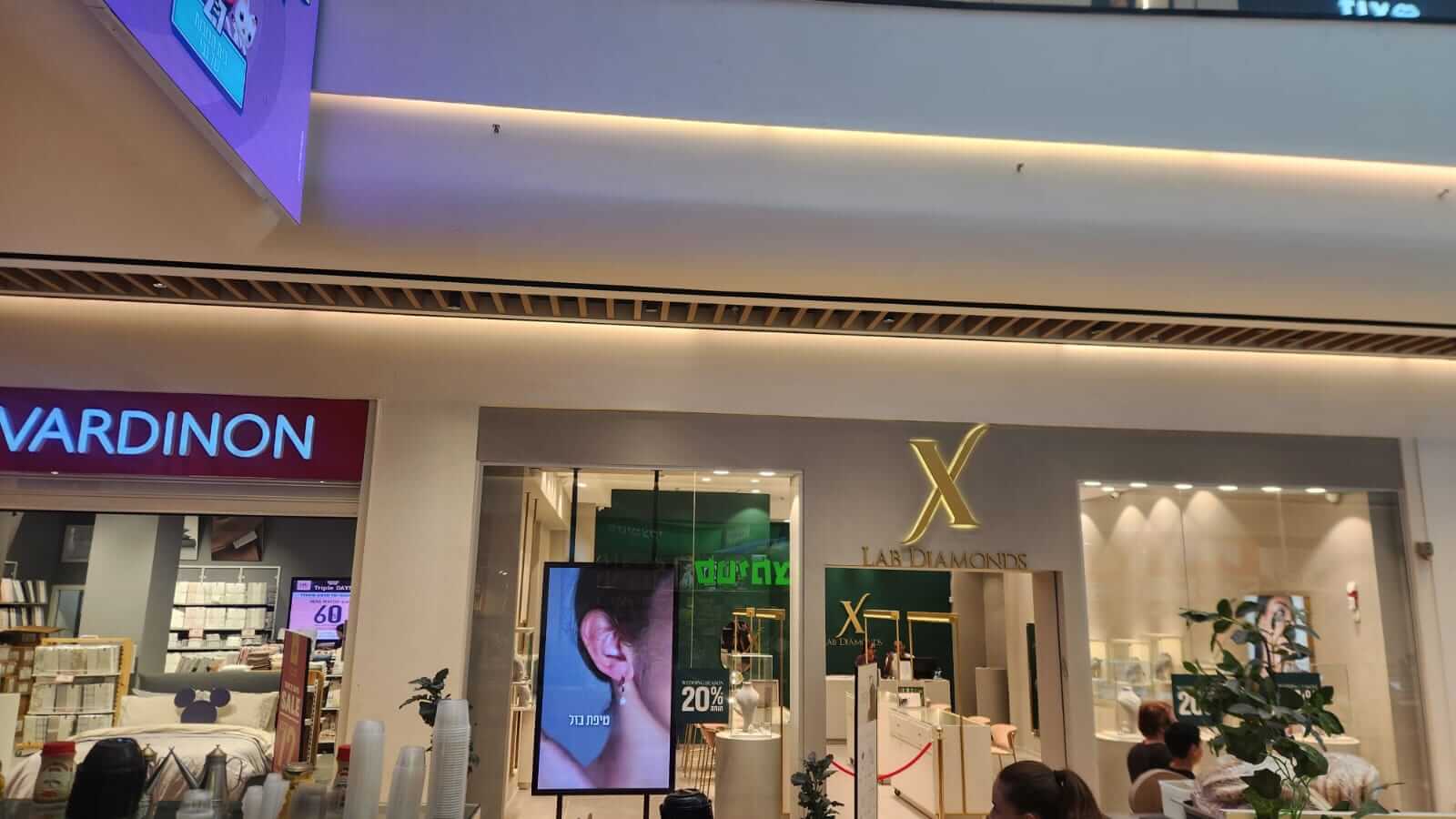 סניף רעננה של רשת Xlab Diamonds בקניון רננים